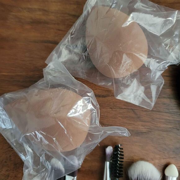 NEW Set of Make-Up brushes and blenders - Picture 3 of 4